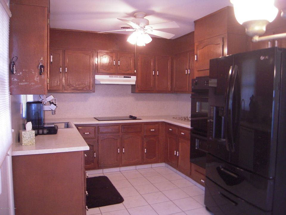 1st image of 20B Edinburgh Ln #B