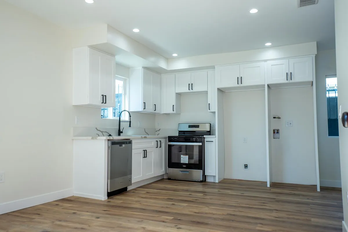 Building Photo - 10819 S Western Ave #3/4