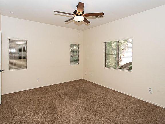 Living Room - pic 1