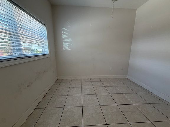 4th image of 2121 Lakeview Dr #27