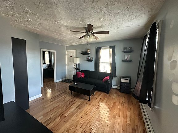 3rd image of 7 Allen St Floor 2
