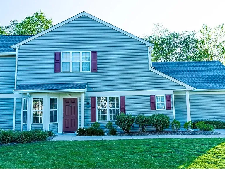 2920 Bartlett Ct — Photo 2