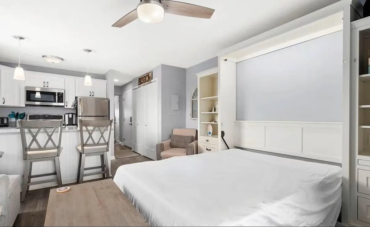 Studio, 500 sqft, $1,300 — Photo 3