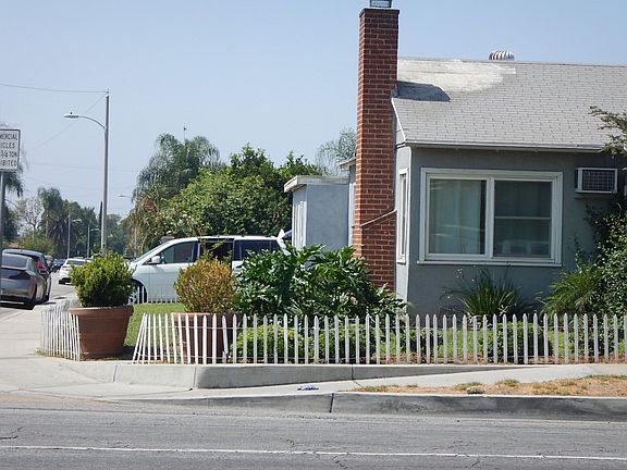 2nd image of 1202 Glenoaks Blvd