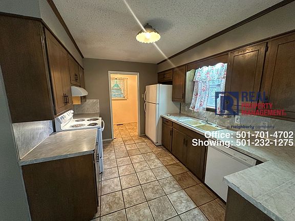 4th image of 110 Robinwood St