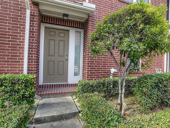 FRONT YARD,SECURITY FENCE IN FRONT