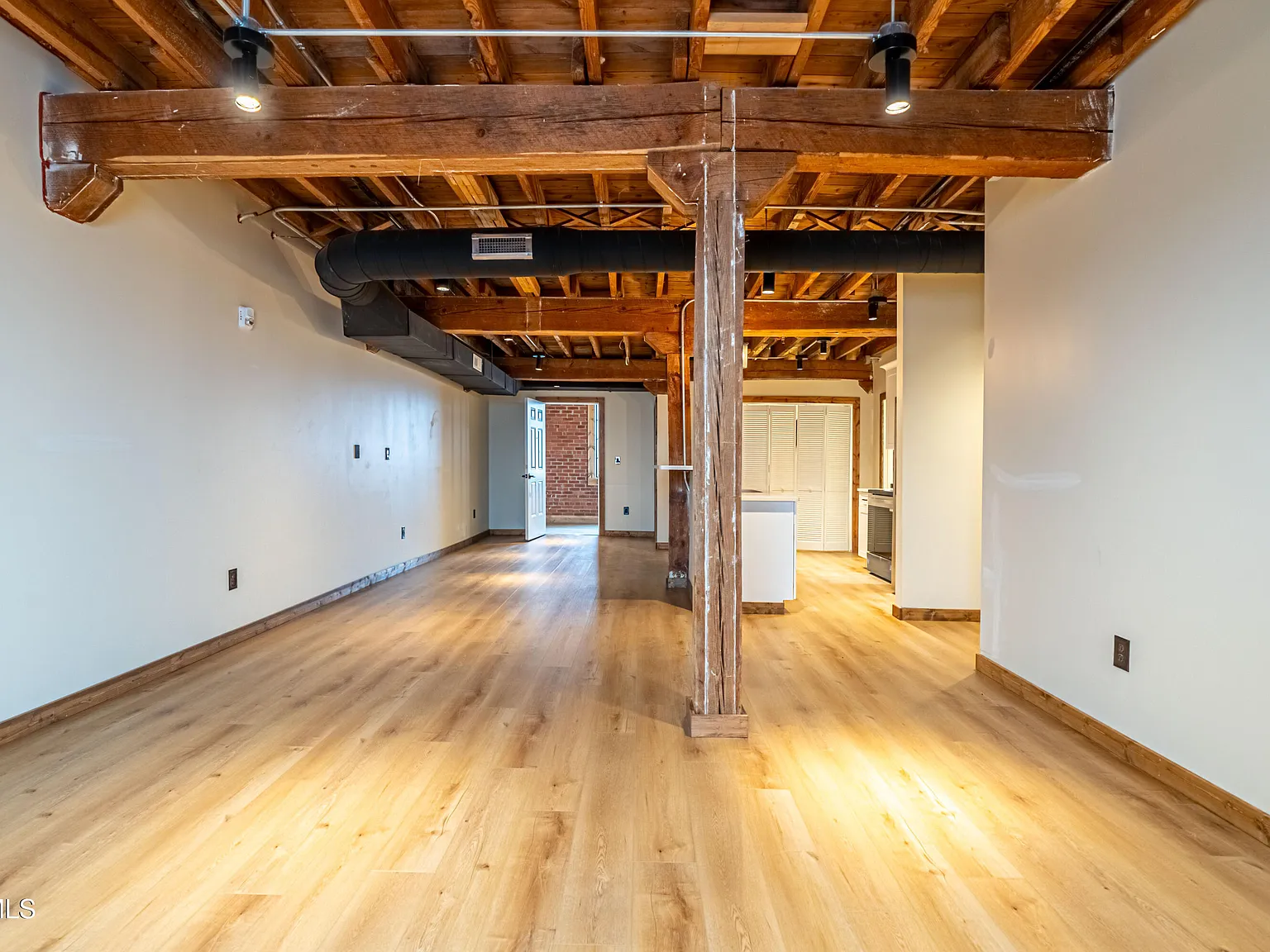2 bed, 1350 sqft, $2,240 — Photo 4