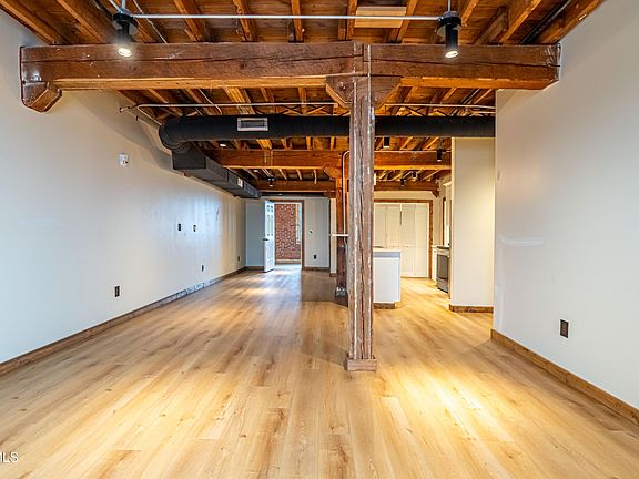 4th image of 453 E Main St