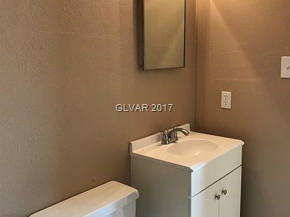 5th image of 824 Hemlock Cir #0
