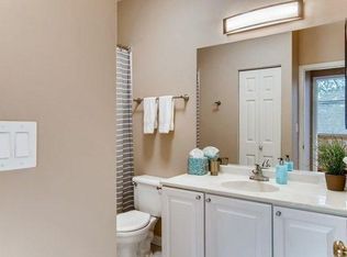 642 Congdon Ave, Elgin, IL 60120