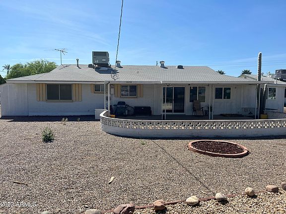 3rd image of 12218 N LINDSAY Drive