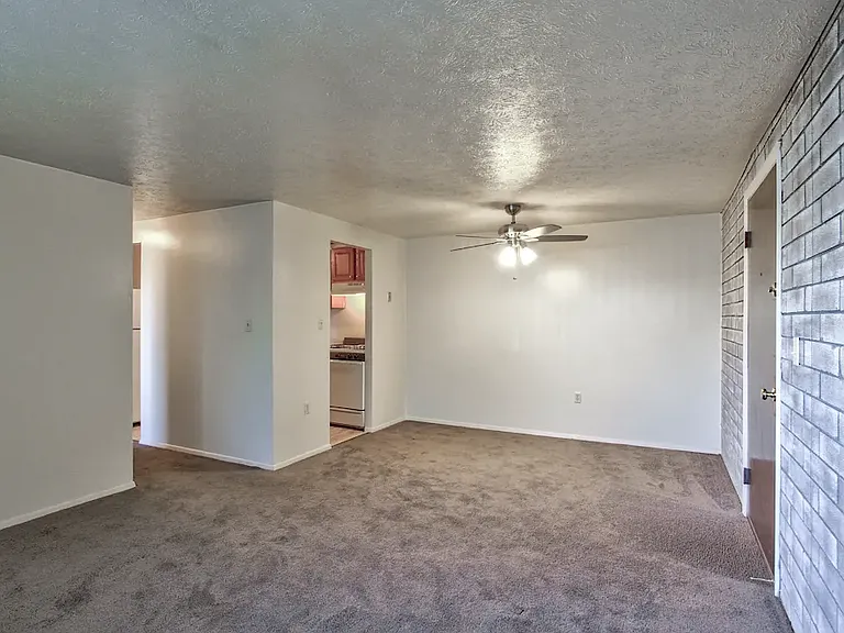 Lake Street Apartments — Photo 9