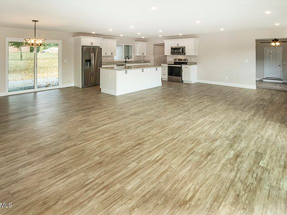 4th image of 1009 Lancewood Dr