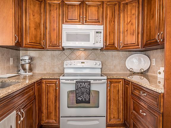 4th image of 6736 Woodwedge Dr