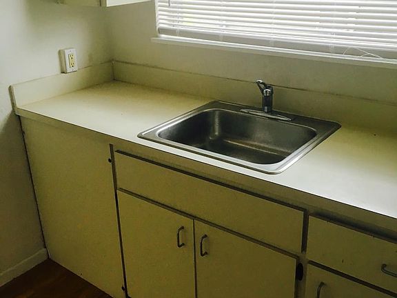 4th image of 525 18th Ave S APT 3