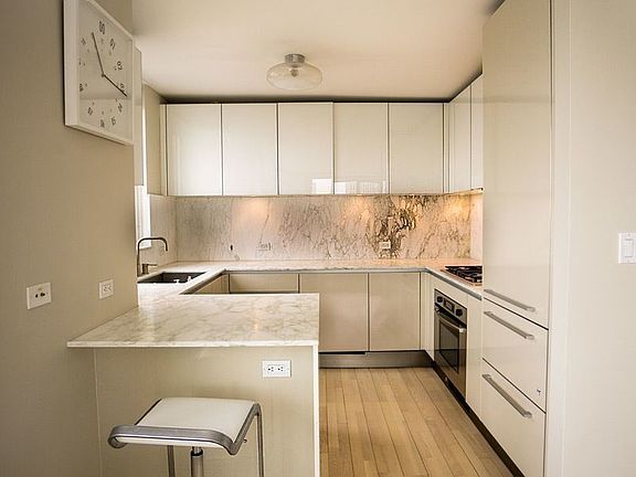 3rd image of 322 W 57th St APT 46B