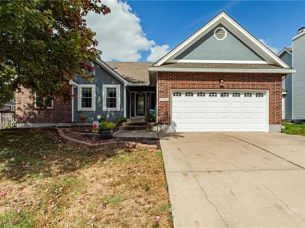 2724 SE Nottingham Dr, Lees Summit, MO 64063