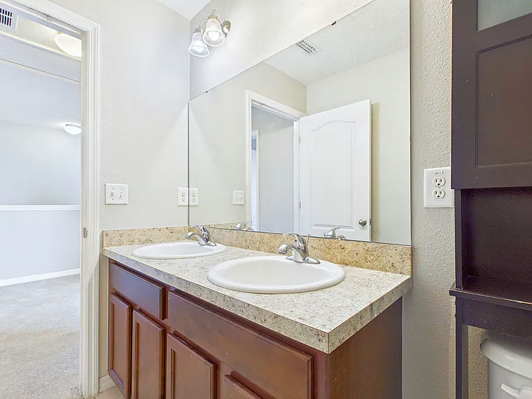 14517 Dunrobin Dr — Photo 14