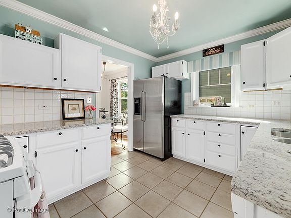5th image of 528 Kenilworth Ave