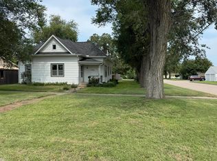 550 W Broadway Ave, Hoisington, KS 67544
