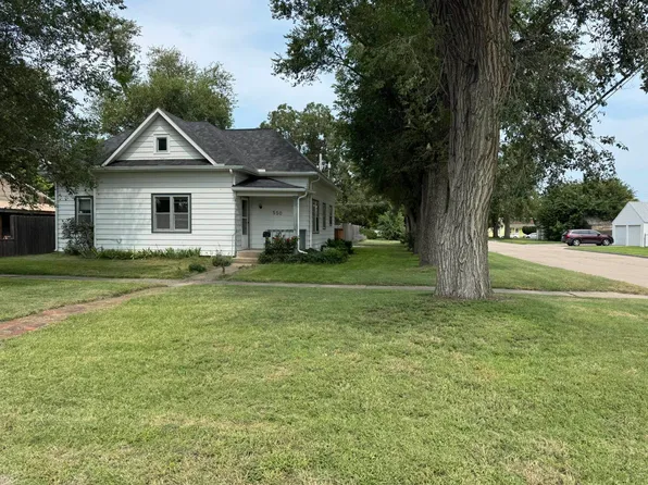 550 W Broadway Ave, Hoisington, KS 67544