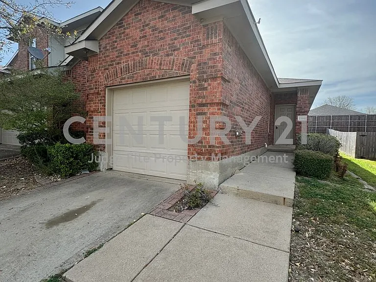2146 Stonebrook Ln — Photo 1