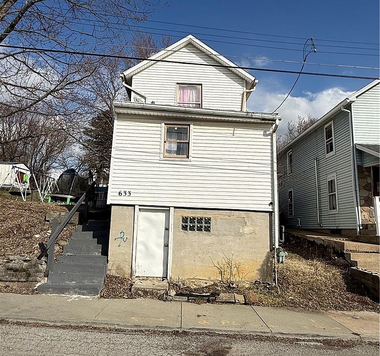 2nd image of 633 Forrest St