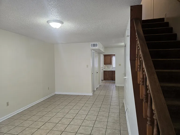 120 Oak Ridge Ave #B — Photo 3