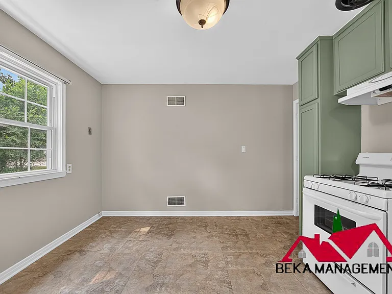 4427 W Forteen Mile Rd — Photo 17
