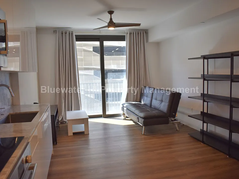 987 Queen St #506