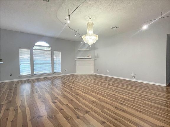 4th image of 1200 Wyndham S