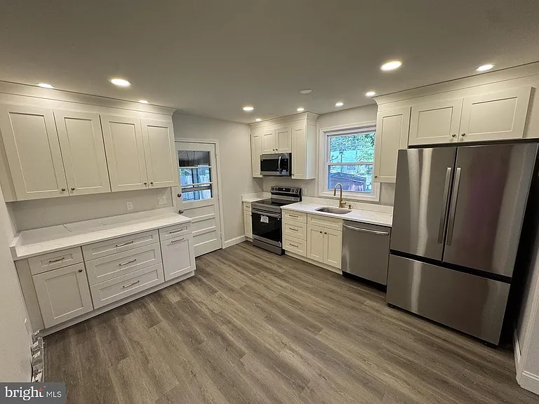 601 E Lakeshore Dr — Photo 4