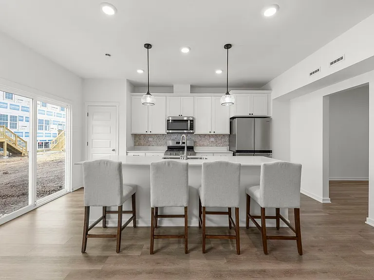 1733 Stable Ln — Photo 8