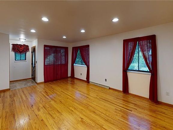3rd image of 119 Beechwood Blvd
