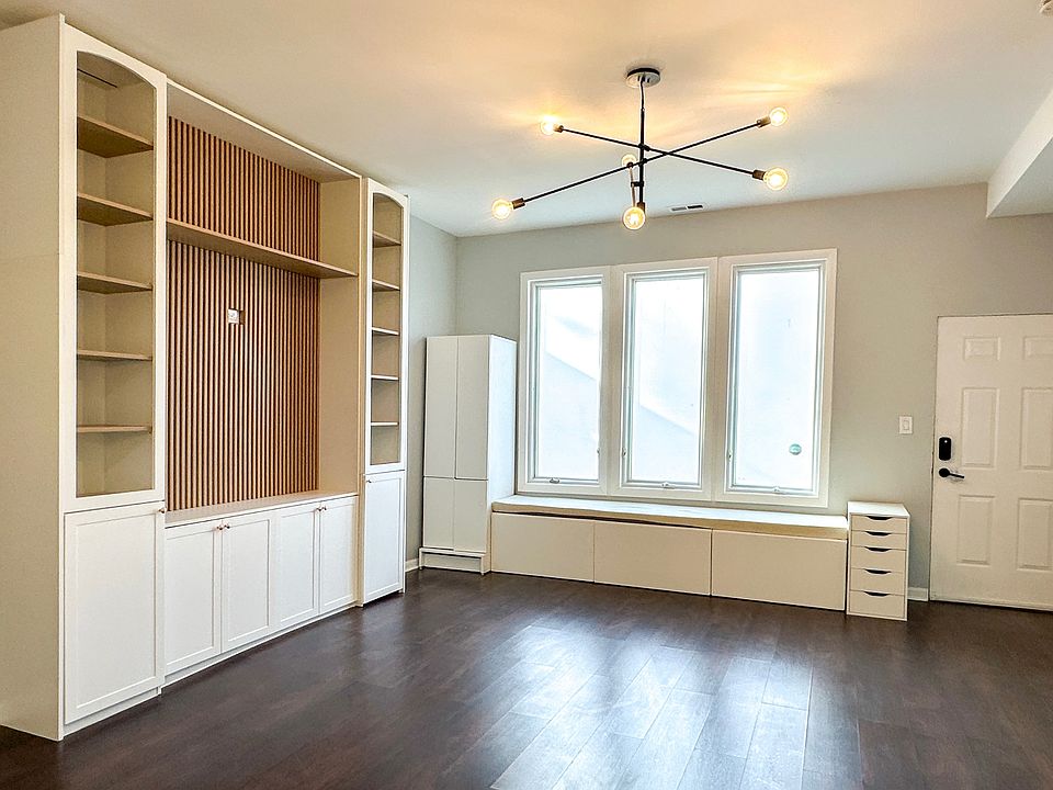 1st image of 2449 N Marshfield Ave #1