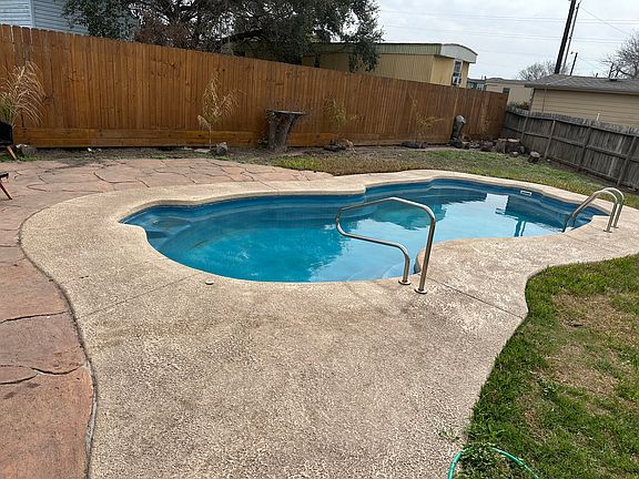 4th image of 10801 Ashley Dr