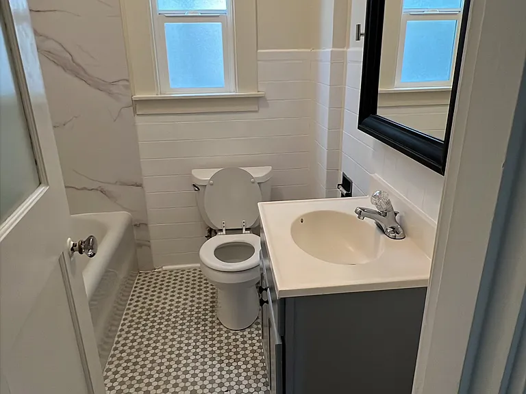 1694 Oxford St #B — Photo 4