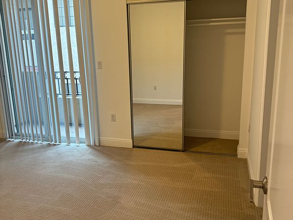 5th image of 10830 Kling St Unit 201