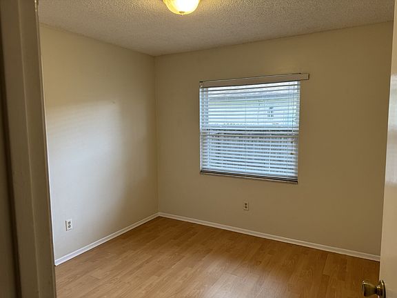 3rd image of 4010 Woodsong Dr