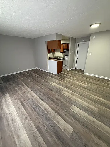 2021 Cambridge Dr Photo 1