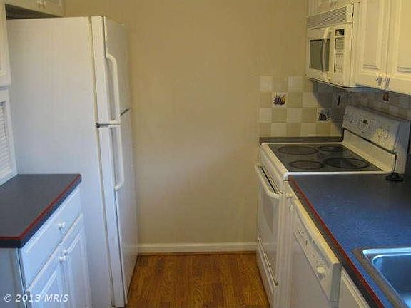 4th image of 3256 Wyndale Ct