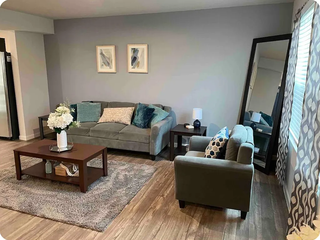 3 bed, 1220 sqft, $2,200 — Photo 2