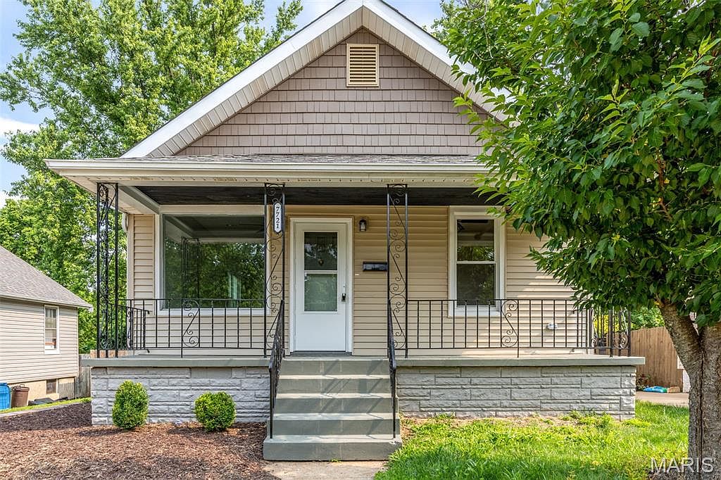 7721 Weaver Ave, Saint Louis, MO 63143 | Zillow
