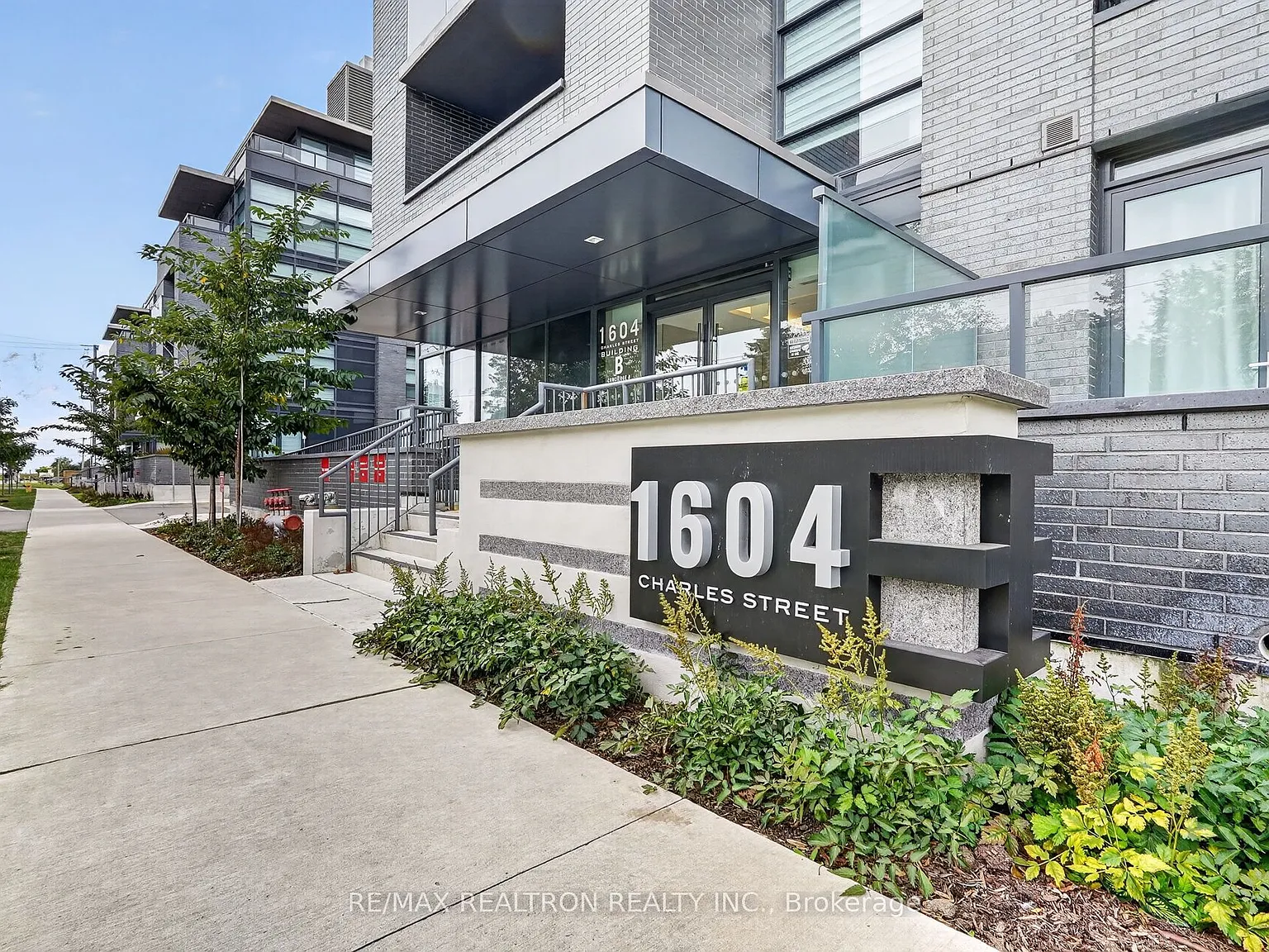 1604 Charles St — Photo 2