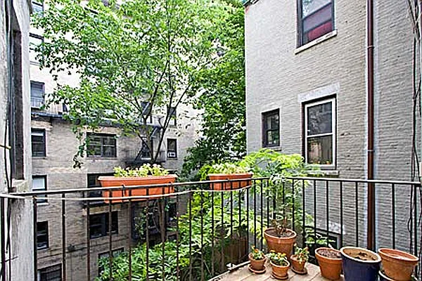 Sold by Compass | media 7