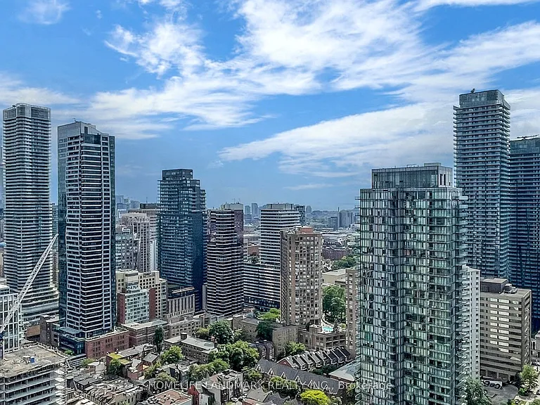 33 Charles St E #3406 — Photo 37