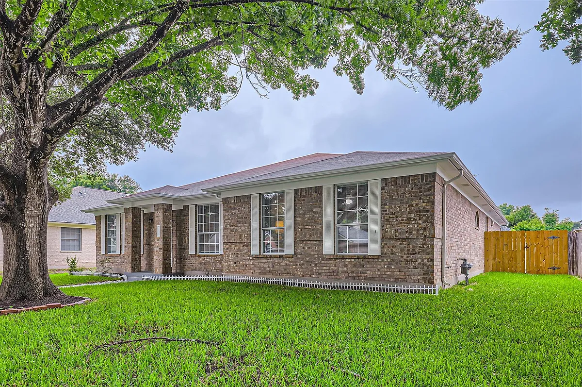 Building Photo - 1016 Thackeray Ln