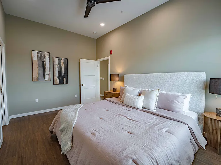1364 E Battlefield Rd — Photo 151