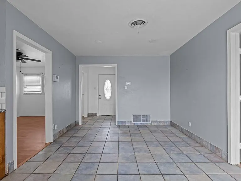 4305 Parkdale Dr — Photo 3