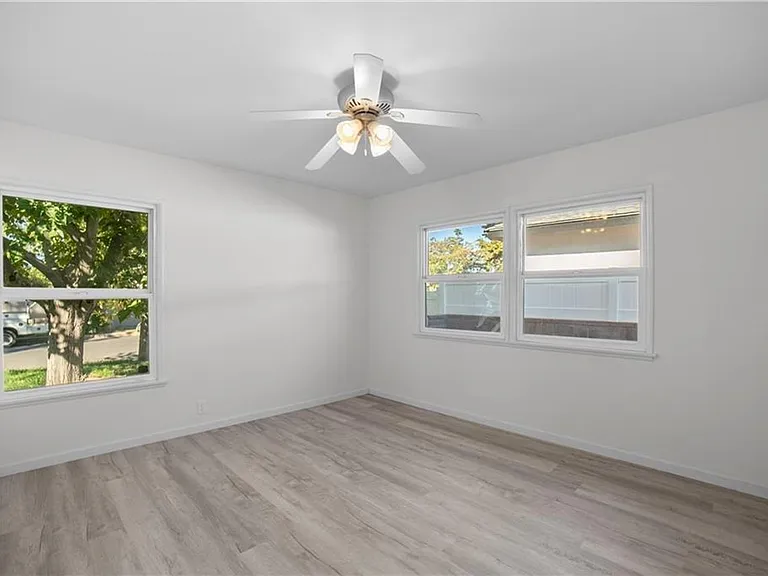 7400 Cozycroft Ave — Photo 9